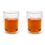 Klassieke whiskey in dubbel glas, stilvolle presentatie, geschikt voor de Heeren van 17 evenementen.