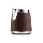 Elegante koffiekan met roestvrijstalen schenktuit en houten accenten, perfect voor dagelijks gebruik en stijlvol design.