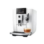 Koffiemachine van De Heeren van 17 met professioneel espresso apparaat en kopje volle koffie, geschikt voor de horeca en zakelijke evenementen.
