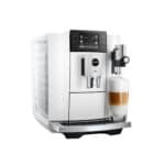 Stijlvolle Jura koffiemachine voor het zetten van koffie en espresso, ideaal voor cafés en huishoudens, met touchscreen bediening en modern ontwerp.