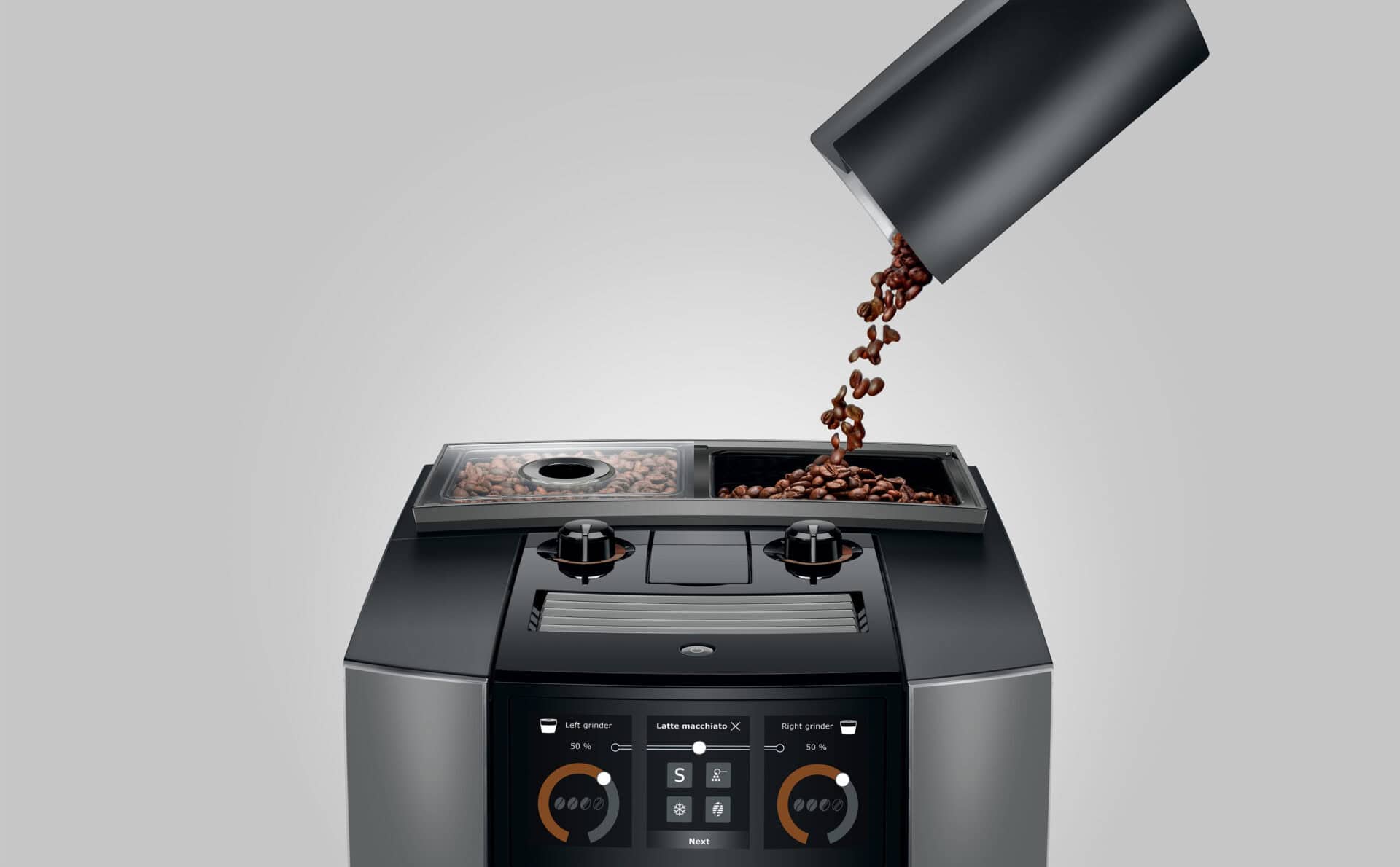 Gepreserveerde koffiebonen in koffiemolen met moderne digital bediening.