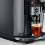 Energiezuinige toestel voor het maken van espresso en koffie, perfect voor barista's en thuisgebruik.