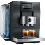 Volautomatische Jura espressomachine voor professionele koffiecreaties, perfect voor horeca en kantoren.