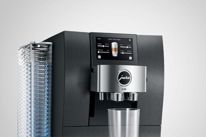 Een moderne Jura koffiemachine met digitaal bedieningspaneel, ideaal voor het zetten van specialty koffie zoals espresso en cappuccino. Perfect voor horeca en kantooromgevingen.