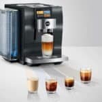 Frisse en diverse koffie- en theedranken bereid met moderne koffieautomaat bij De Heeren van 17. Perfect voor elke gelegenheid en smaak.