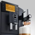 Melkopschuimsysteem van Jura koffiezetapparaat, perfect voor het bereiden van verse melk schuim voor koffiespecialiteiten.