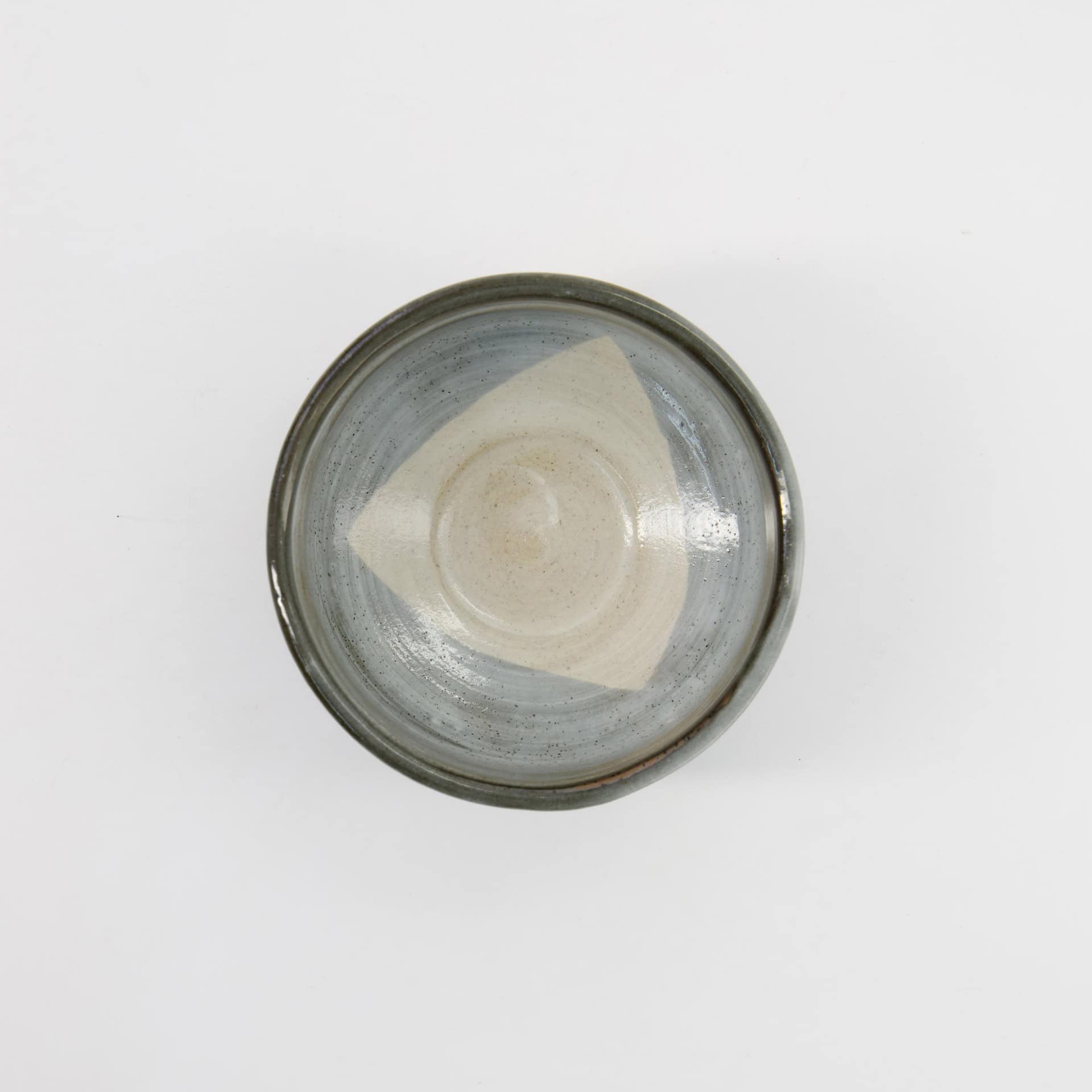 Matcha Bowl Unmon bovenaanzicht grijs beige glazuur wolkenpatroon stoneware detail