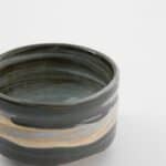 Matcha Bowl Unmon in gebruik met matcha garde chawan Japans keramiek